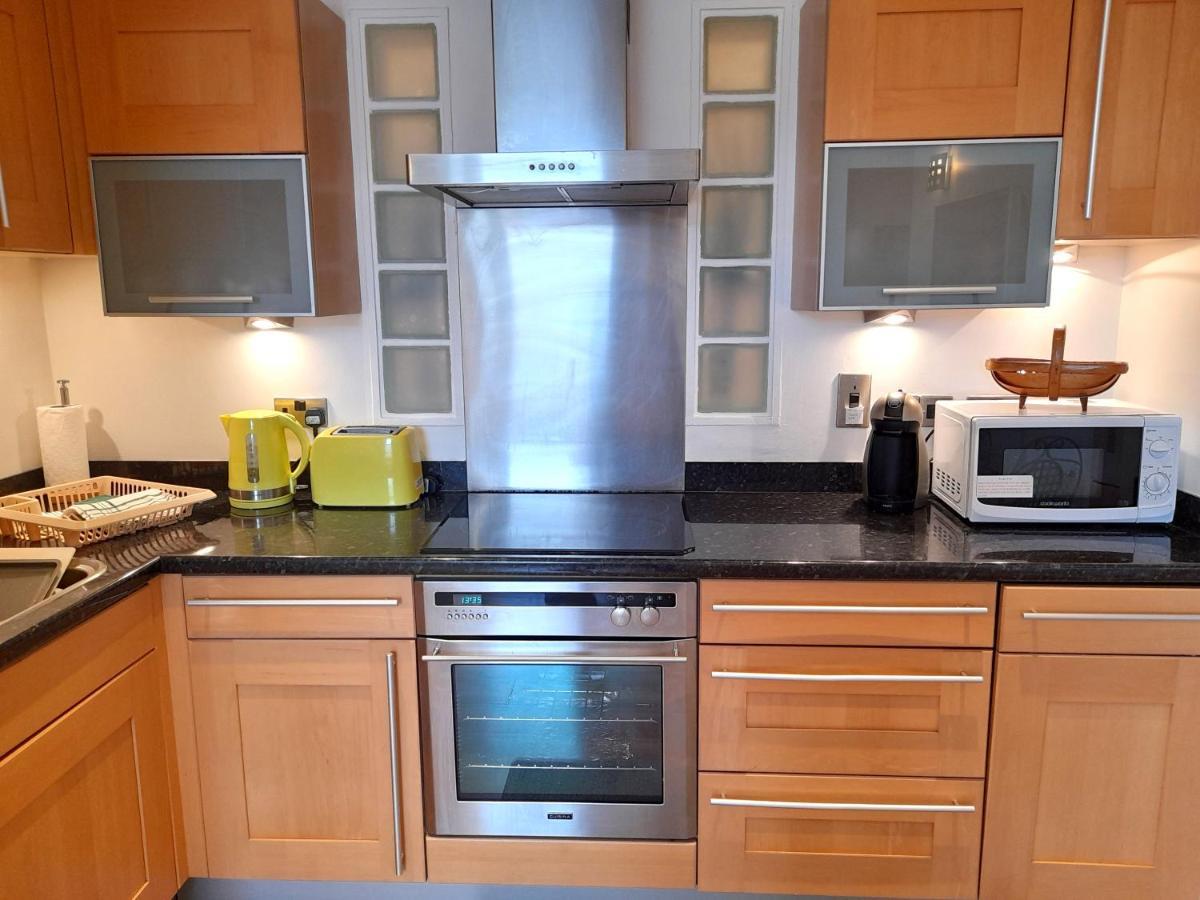 Apartment St Martin's View, 17 Easby Hall, 2 Bedroom, 2 Bathroom With Free Private Parking